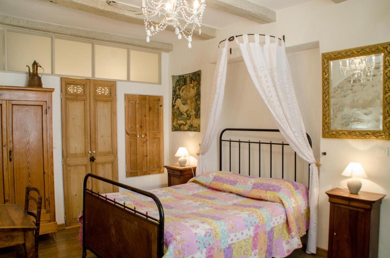 Hotel Les Remparts Венаск Экстерьер фото