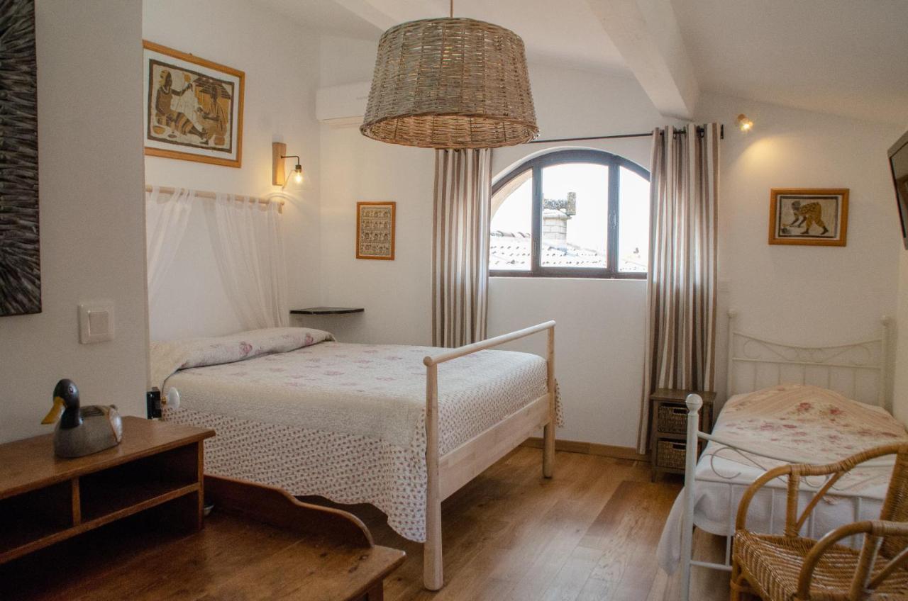 Hotel Les Remparts Венаск Экстерьер фото