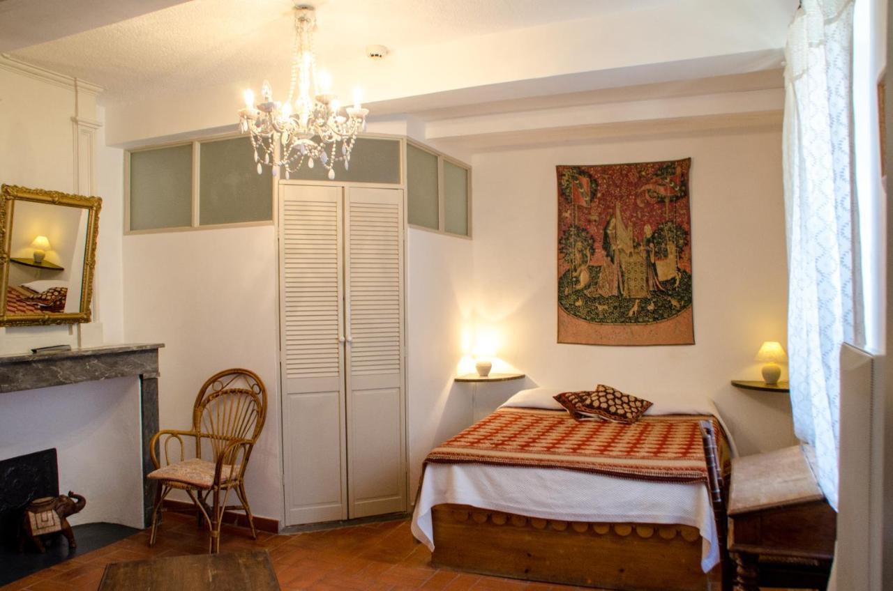 Hotel Les Remparts Венаск Экстерьер фото