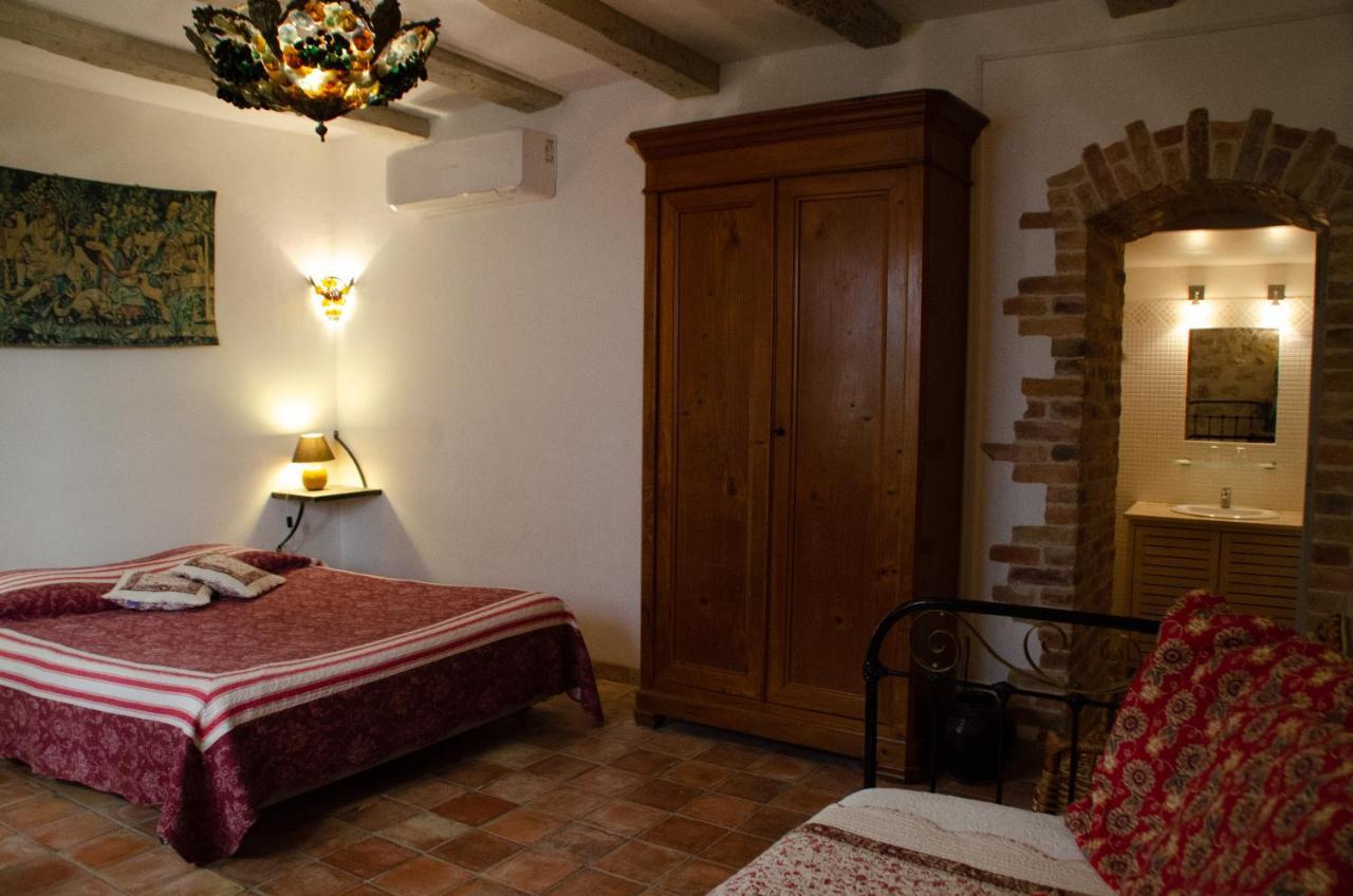 Hotel Les Remparts Венаск Экстерьер фото